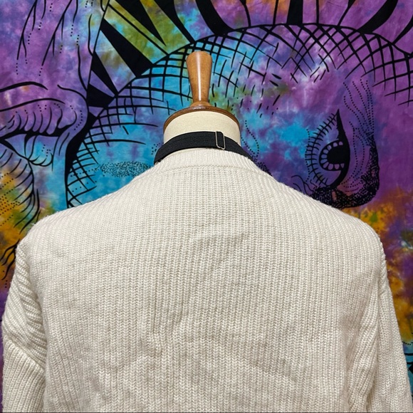 🌈 Lovely distressed cut out sweater - Picture 7 of 11